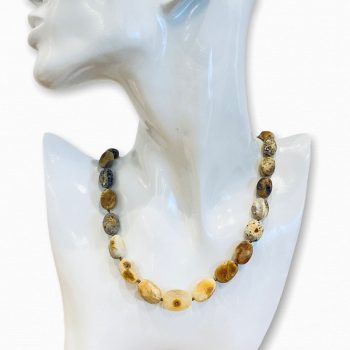 Necklace in light speckled matt amber