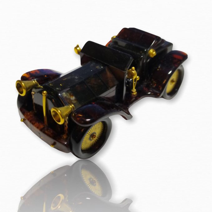 Tamsus automobilis be stogo