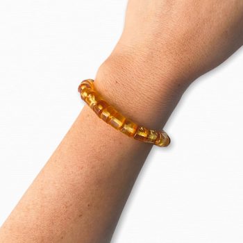 Clear amber bracelet in barrel shapes