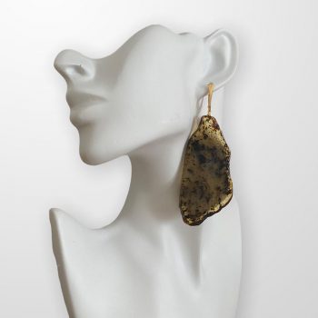 Luxury earrings in dark and light amber
