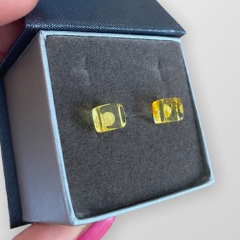 Transparent amber square pins