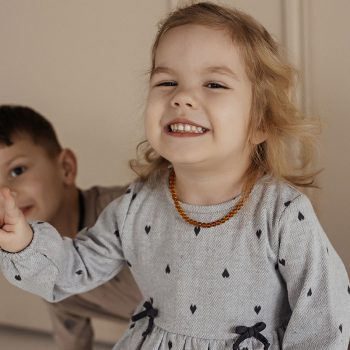 Prabangus idealių gintaro rutuliukų paaugliškas - vaikiškas gintarinis vėrinys