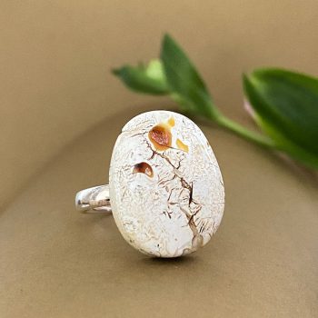Spectacular oval paper white amber ring