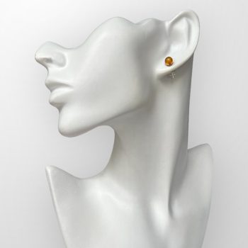 Youthful honey coloured amber earrings with twists