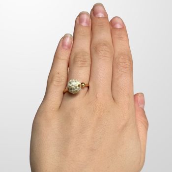 Stylish speckled yellow faceted amber ring