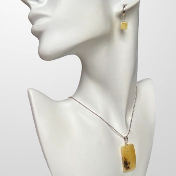 Fine set of yellow amber pendant and cube earrings