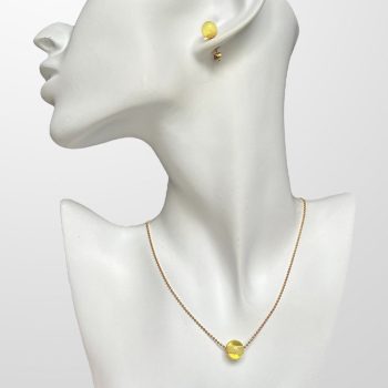 Fine set of yellow amber earrings and necklace pendant