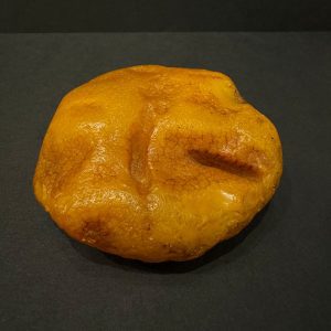 Išraiškingas 147 g. gintaro gabalas