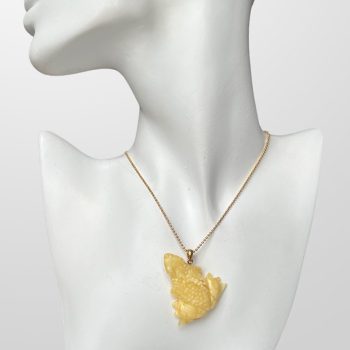 Fine engraved frog-shaped yellow amber necklace