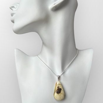 Expressive drop-shaped landscape amber neck pendant