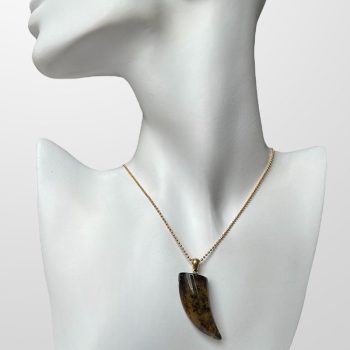 Stylish tusk-shaped clear amber neck pendant with flecks