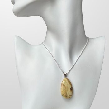 Delicate drop-shaped neck pendant in shiny yellow amber
