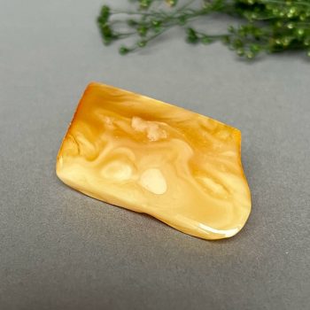 Fine glossy yellow amber necklace - pendant