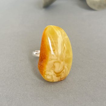 Elegant landscape amber ring with bark