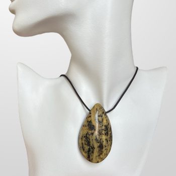 Expressive oval mousse amber neck pendant