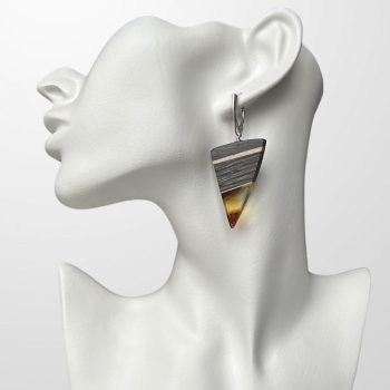 Distinctive earrings in black oak and clear amber with spots