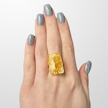 Fine rectangular amber ring in shiny yellow amber
