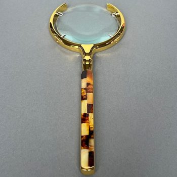 Magnifying glass with amber details