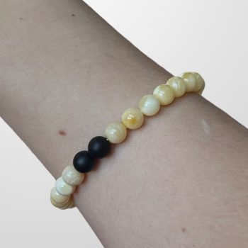 Youthful bracelet with dark and light amber balls