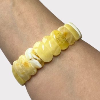 Pretty landscape amber bracelet