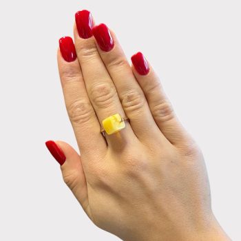 Youthful cube-shaped clear and yellow amber ring