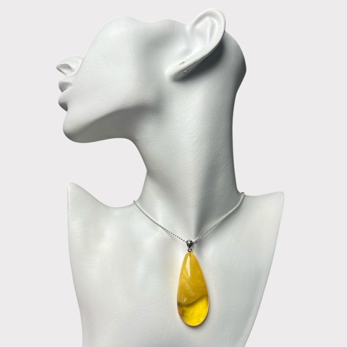 Stylish drop-shaped landscape amber necklace Smoke Curtain