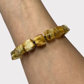 Playful bracelet with multicoloured amber cubes