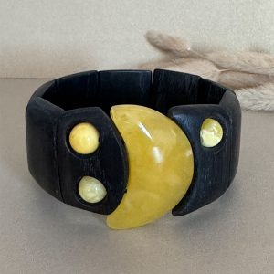 Išraiškinga juodojo ąžuolo ir mėnulio formos geltono gintaro apyrankė