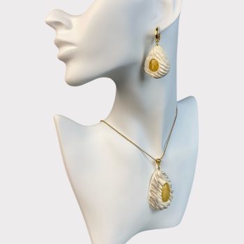 Luxury set of yellow landscape amber earrings and neck pendant with engraved elk antler