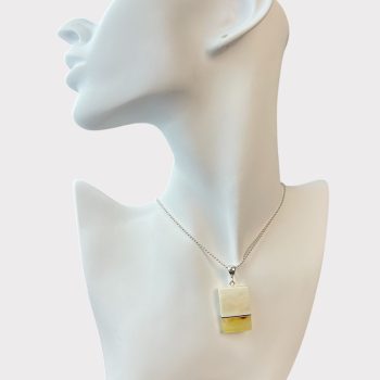 Chic light amber and elk horn necklace