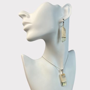Set of earrings and pendant in clear amber with engraved elk horn