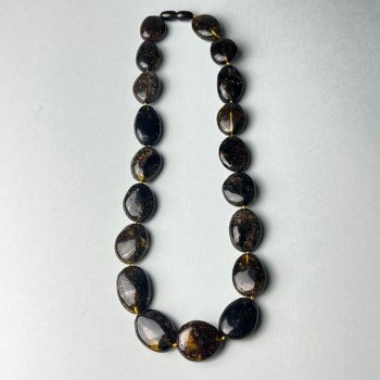 Gorgeous necklace with dark amber stones