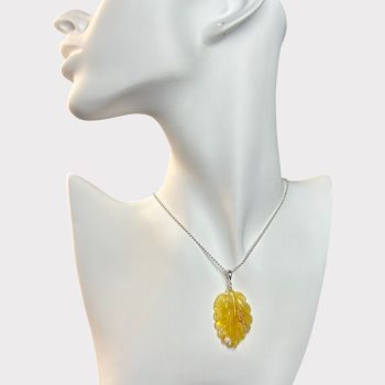 Stylish Engraved Yellow Landscape Amber Necklace Leaflet