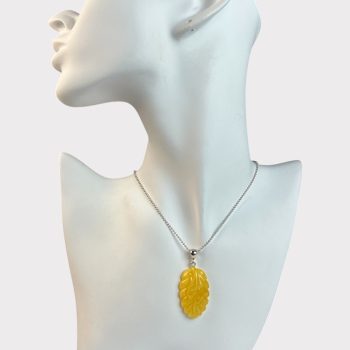 Stylish Engraved Landscape Amber Necklace Leaf