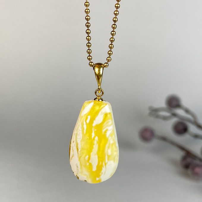 Fine set of landscape amber earrings, ring and pendant