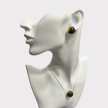 Fine set of amber amber earrings and necklace pendant