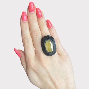 Elegant set of engraved black oak and yellow amber earrings and ring