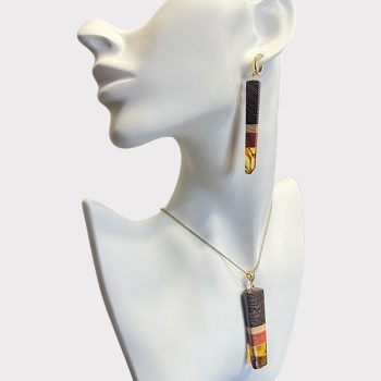 Fine set of venge wood and yellow amber earrings and necklace pendant