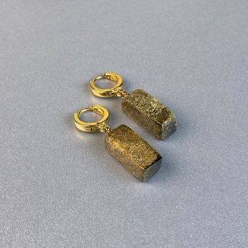 Expressive set of shiny light brown amber earrings and ring