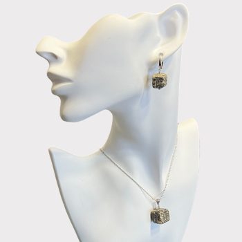 Playful foam matt amber pendant and earrings set