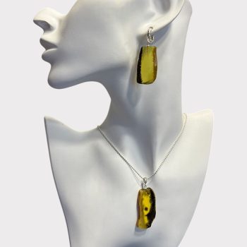Charming set of cut clear amber earrings and necklace pendant
