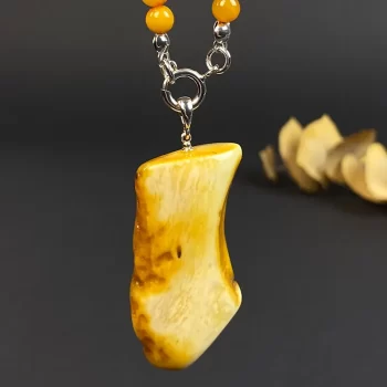 Dainty necklace with pendant in shiny orange amber beads 2