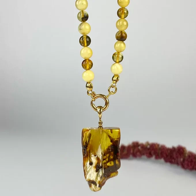 Fine speckled amber necklace with speckled landscape amber pendant