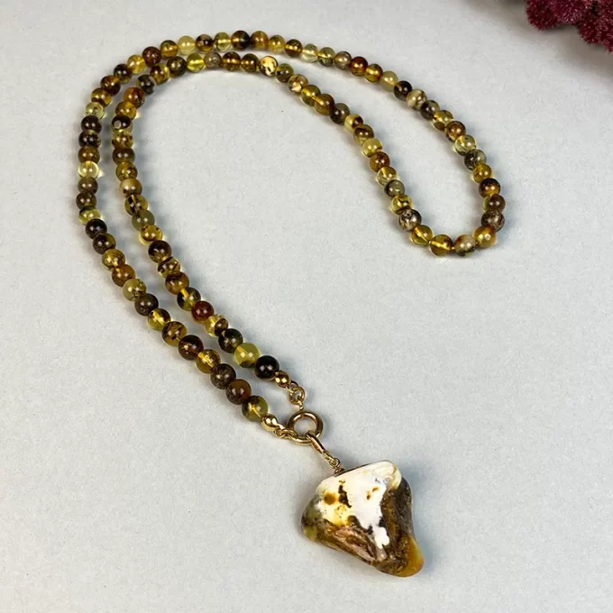 Fine clear speckled amber necklace with pendant