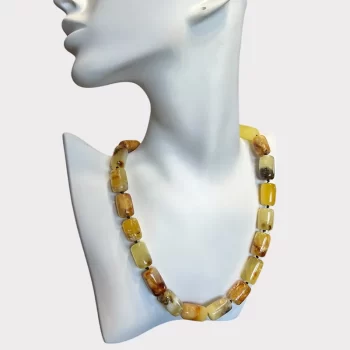 Expressive necklace of shiny speckled amber baubles 2