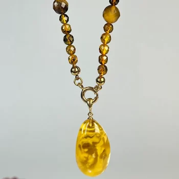 Enchanting clear faceted amber necklace with landscape amber pendant 2