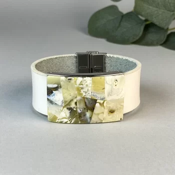 Trendy white leather bracelet with greenish landscape amber detail