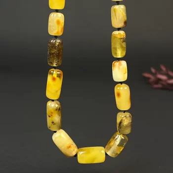 Luxury necklace with shiny speckled amber baubles 2
