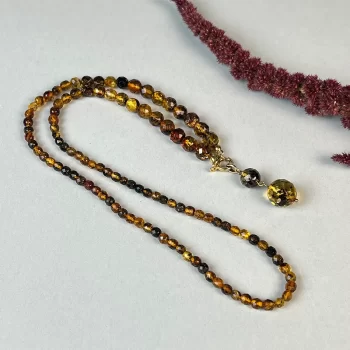 Chic faceted amber amber necklace with pendant