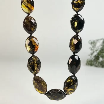 Chic faceted greenish amber necklace 2